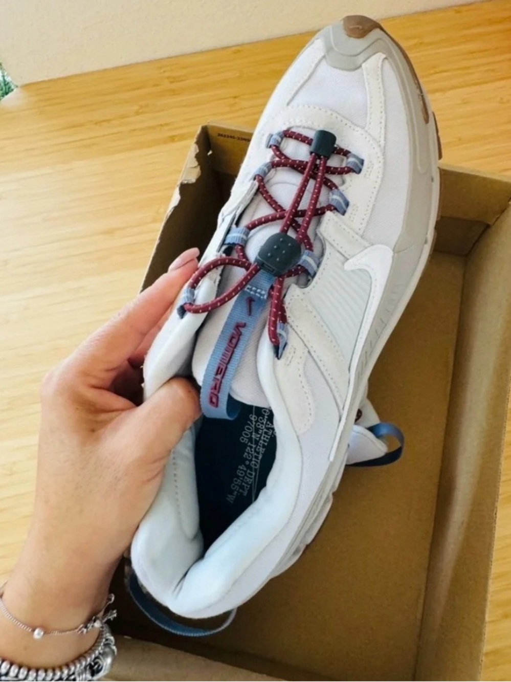 Nike Zoom Vomero Roam Men’s Size 12 White/Sail Gum Sneakers